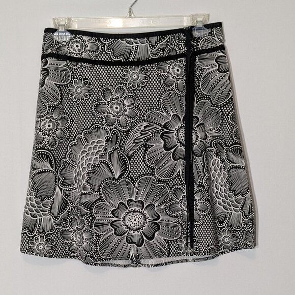 COPPER KEY Black/White Floral A-Line Flared Short Zip Skirt; Size 13 - Picture 1 of 5